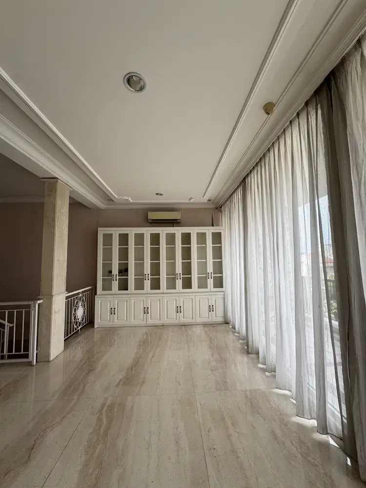 RARE UNIT! Disewakan Rumah Walet PIK Furnish!
