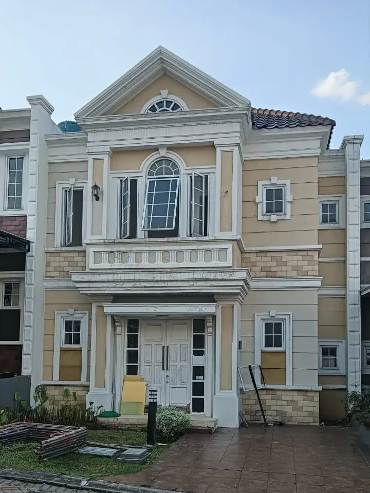 RUMAH READY DUA LANTAI DI CLUSTER MEWAH PARAMOUNT VILLAGE SEMARANG