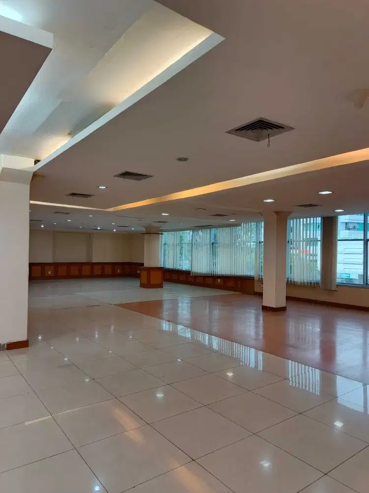 SEWA KANTOR DI TEBET JAKSEL JAKARTA SELATAN STRATEGIS 700m2