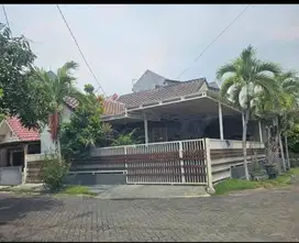 Rumah hook 2,5lt surabaya selatan di perumahan babatan pratama estate