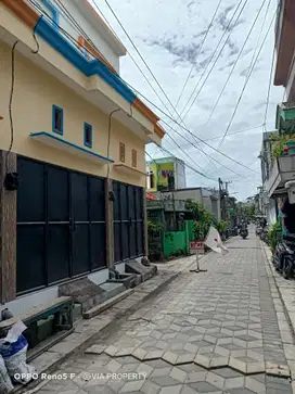Ruko siap huni  lokasi padat penduduk