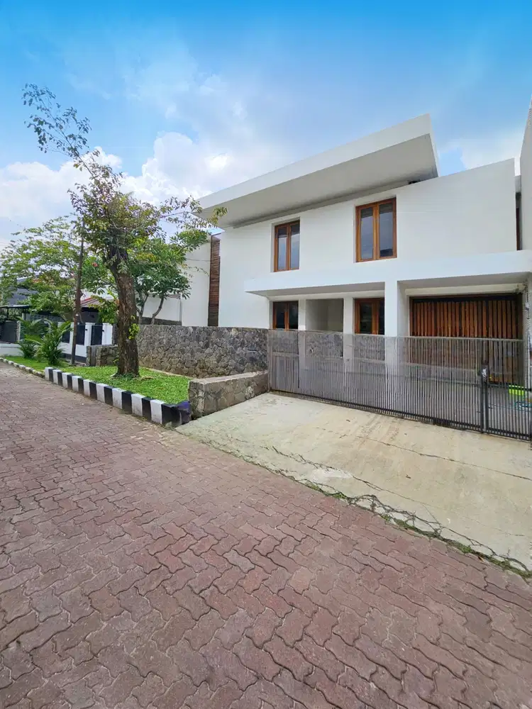SUPER NEGO! Rumah Lebak Bulus Dijual. Komplek, Dekat MRT. Strategis