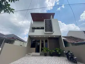 Rumah 2Lt Mewah Lokasi Strategis di Sleman Dekat Pasar Kolombo