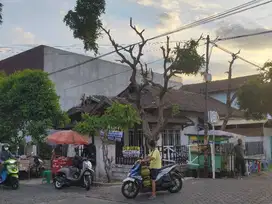 Rumah Pojok Strategis Ketintang Baru Hitung Tanah 281m2