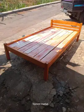 Tempat tidur buat kamar kost