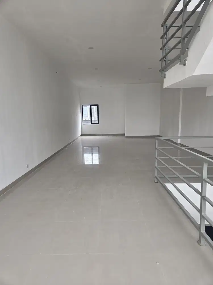 Ruko Cihampelas 4 lantai di Bandung Strategis Parkiran Luas