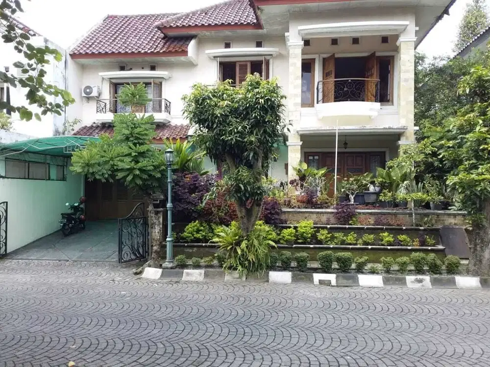 Rumah 2 Lantai Dalam Perumahan Elite jl. Godean km 3 Dekat Malioboro