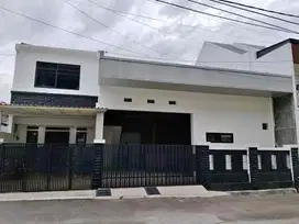 Rumah Bagus 3 Lantai Posisi Hook di Pondok Kopi Jakarta Timur