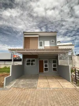 Rumah Dua Lantai di dalam Perumahan Isami di Bekasi