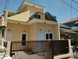 Jual cepat rumah 2 lantai di komplek Riung bandung