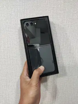Samsung Z flip 5 512gb garansi resmi on bisa cash/cicilan paylatter