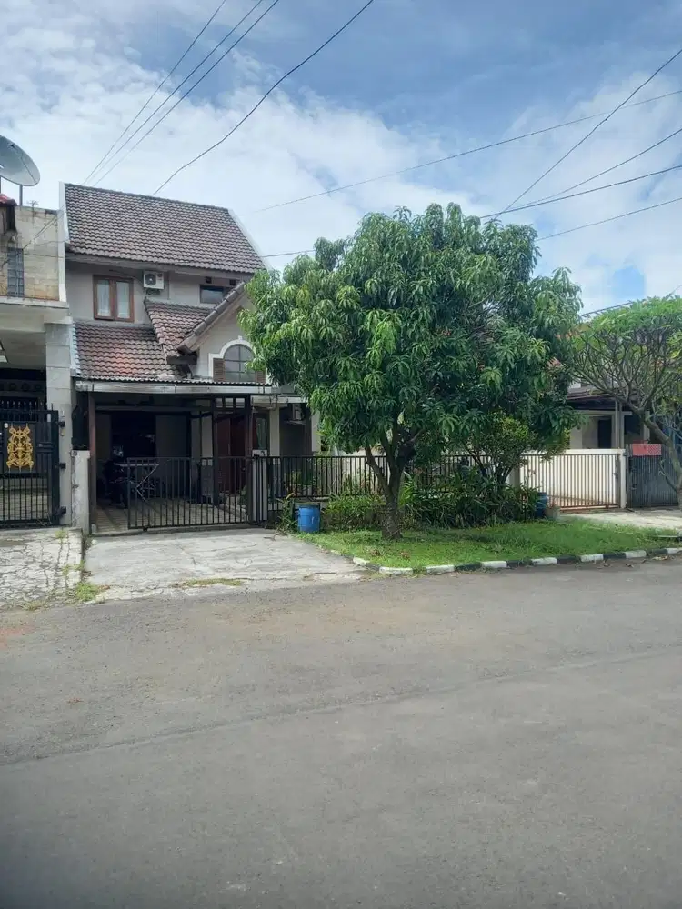 Rumah siap huni di komplek Parakan Mas Antapani