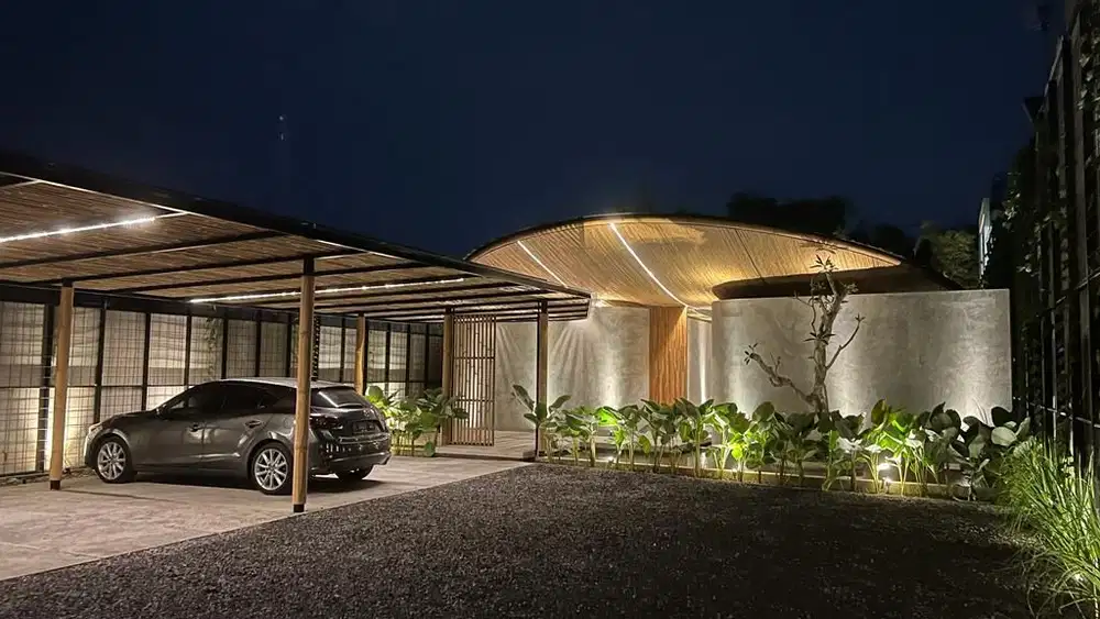 DIJUAL RUMAH MEWAH LOKASI BLULUKAN COLOMADU