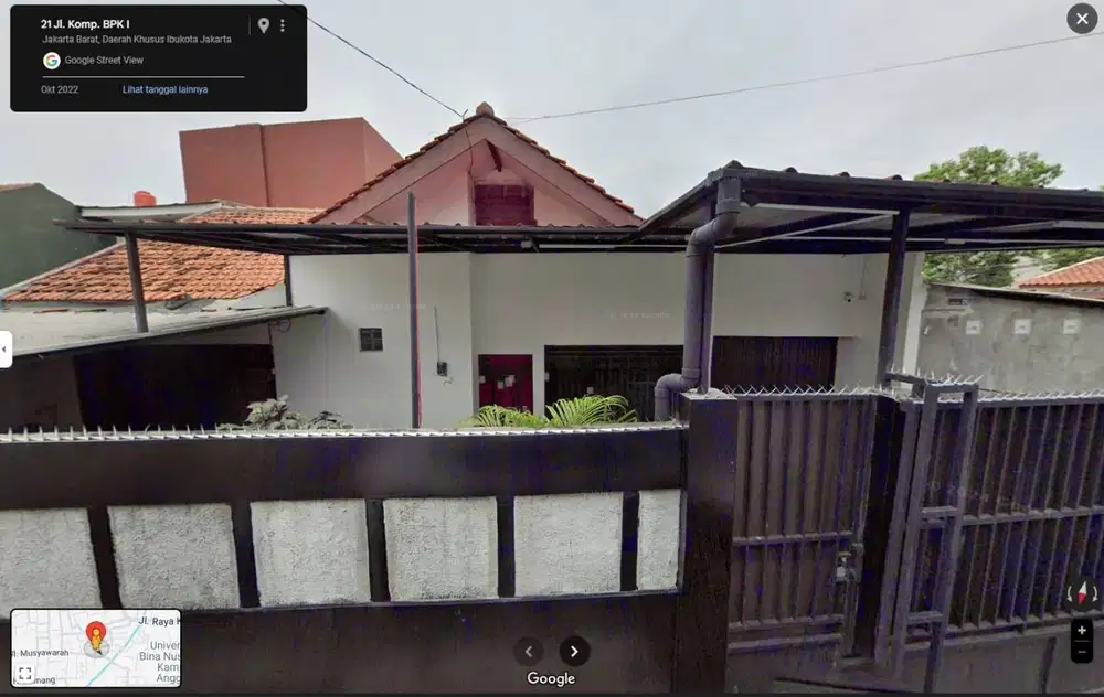 Rumah hoek bonus 4 unit kios aktif  dekat kampus Binus di Kebon Jeruk