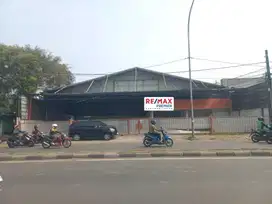 DIJUAL / DISEWA GUDANG strategis di pinggir jalan Raya Bekasi