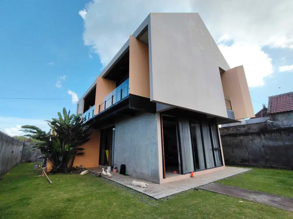 DISEWAKAN RUMAH DI PANTAI GUMICIK GIANYAR