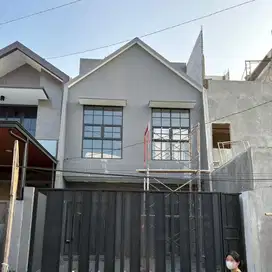 dijual rumah 2.5 lantai lebar 6m di meruya utara jakarta barat