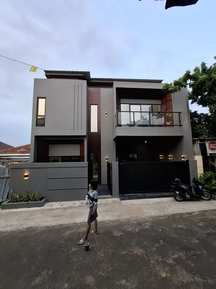 Rumah Mewah Tengah Kota Madya