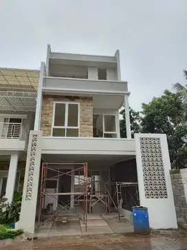 Rumah 2 lantai + Rooftop Free Kolam Renang Di Kota Batu