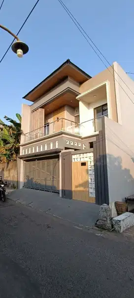 JUAL RUMAH MEWAH BARU KOTA SOLO DEKAT KAMPUS UMS SOLO