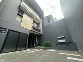 Dijual Rumah di Kompelk Grand Trevista Kebon Jeruk LT 190, 3 Lantai