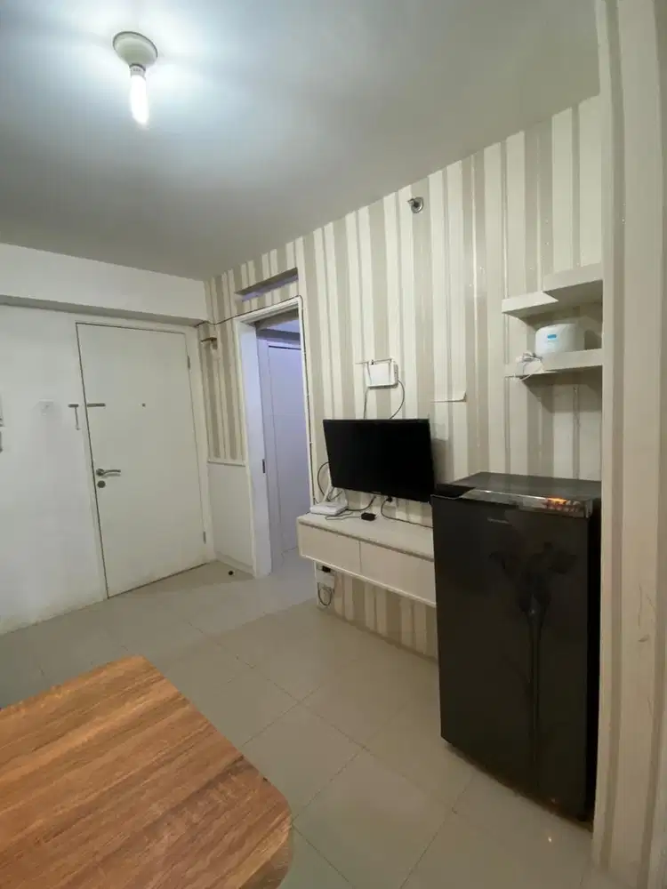 DISEWAKAN 2 KAMAR FURNISH APARTEMEN BASSURA CITY TOWER E FREE IPL