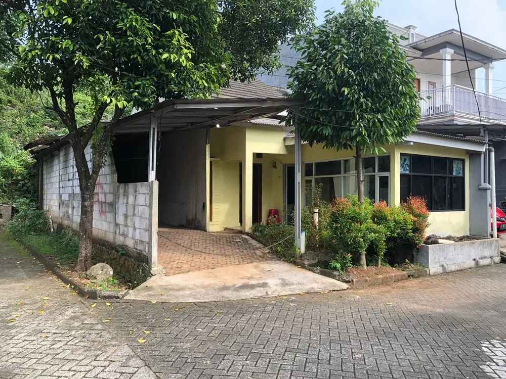 Rumah  hoek second  dalam cluster di Sawangan Regency.
