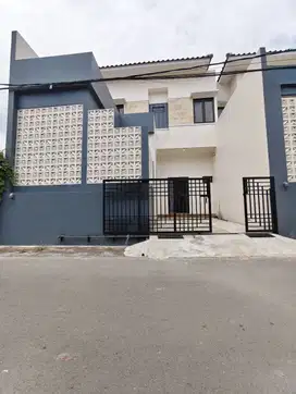 Rumah Baru 2 Lantai Modern kekinian  di Jalan Kalijati Antapani