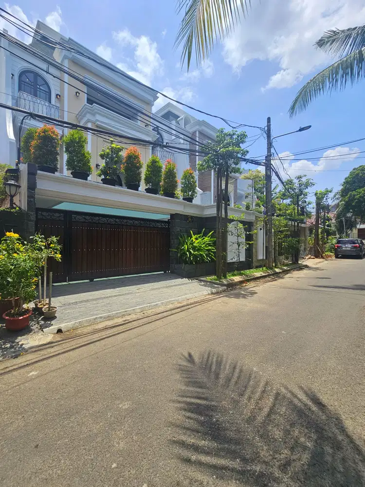 Mewah,Baru & Siap Huni. Rumah Dijual Cilandak. Komplek, Dkt MRT. NEGO