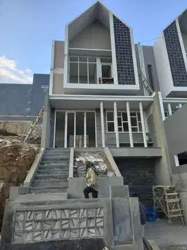 RUMAH VILLA MEWAH MURAH DEKAT KAMPUS