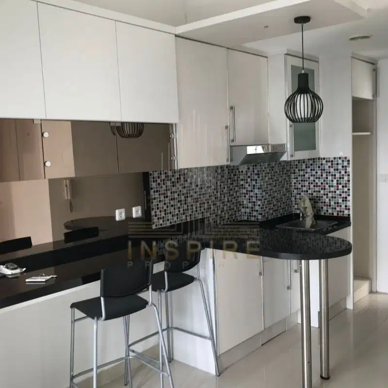 jual unit apartemen westmark depan taman Anggrek residence