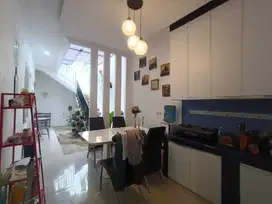 DIJUAL RUMAH BAGUS SHM 2 LANTAI MURAH BISA NEGO CARPORT SENTUL SSR860