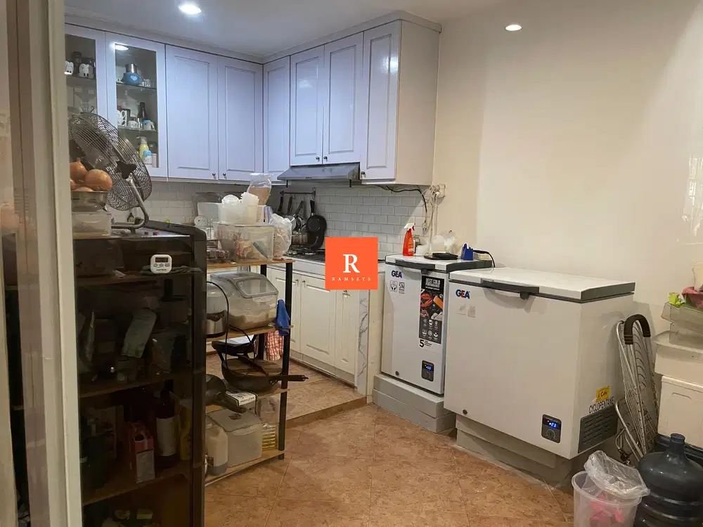 Dijual rumah 4 kamar tidur dan 2 lantai LT 120m² LB 120m²