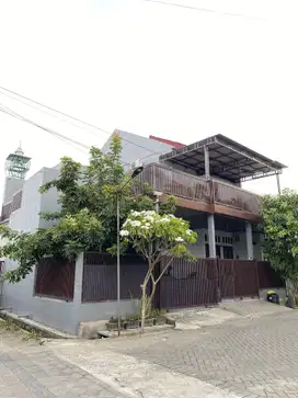DI JUAL RUMAH 2Lantai Hook di Kota Mojokerto