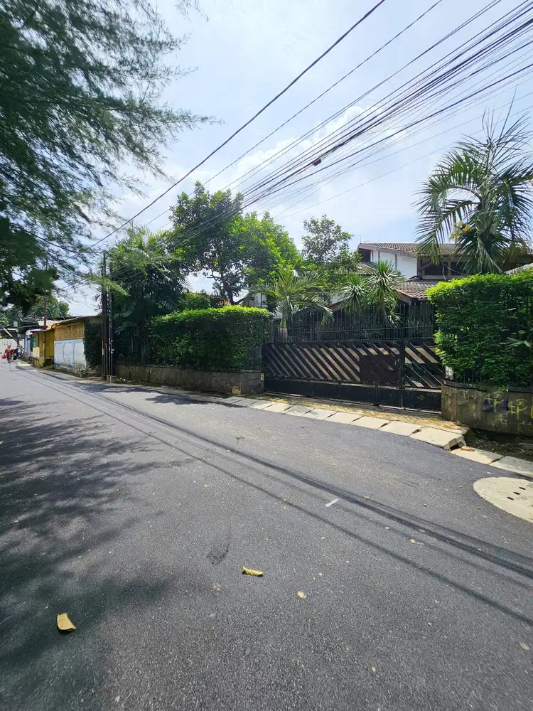 Rumah Dijual Cipete - Kemang. Bangunan lama. lingkungan tenang. NEGO