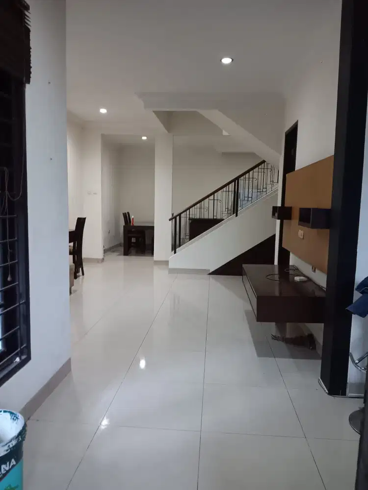 Rumah di Legenda Wisata, Cibubur Kel Wanaherang Kec Gunung Putri S180