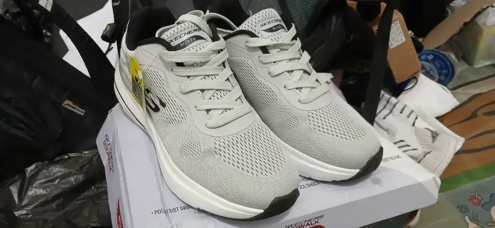 Sepatu Skechers size 40 insole 25 cm