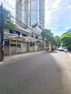 Rumah Dijual Casablanca - Tebet. Jalan Utama, Rumah Lama. Super NEGO