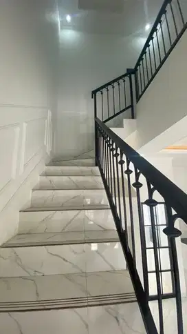 Rumah type american Clasical di tanah baru depok