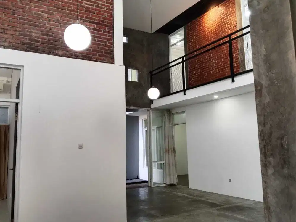 Disewakan Rumah dipusat kota cocok untuk kantor maupun tempat tinggal