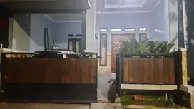 Disewakan Rumah 3 Lantai di Pamulang