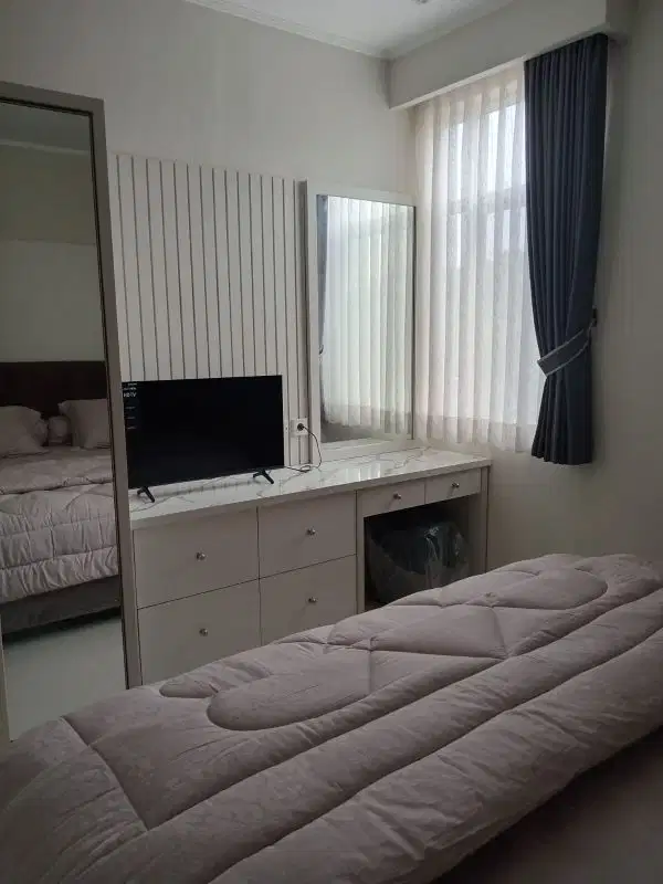 Luxury Cool and Nice Crown Court Apartment Full Ft .
