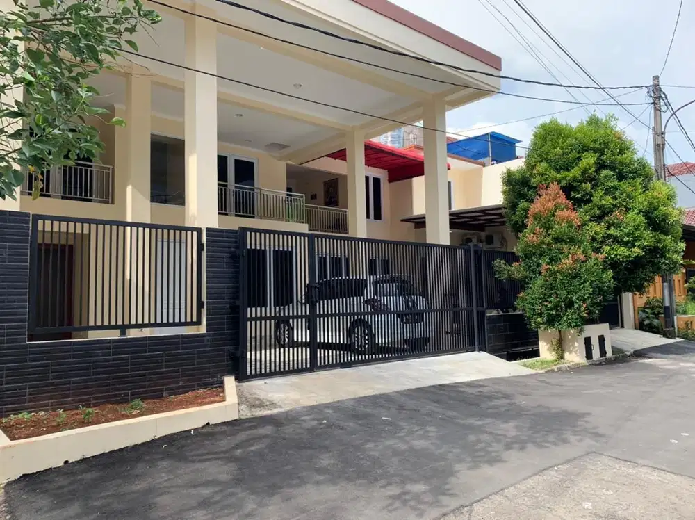 Disewakan rumah di  Taman Laguna Cibubur  2lantai