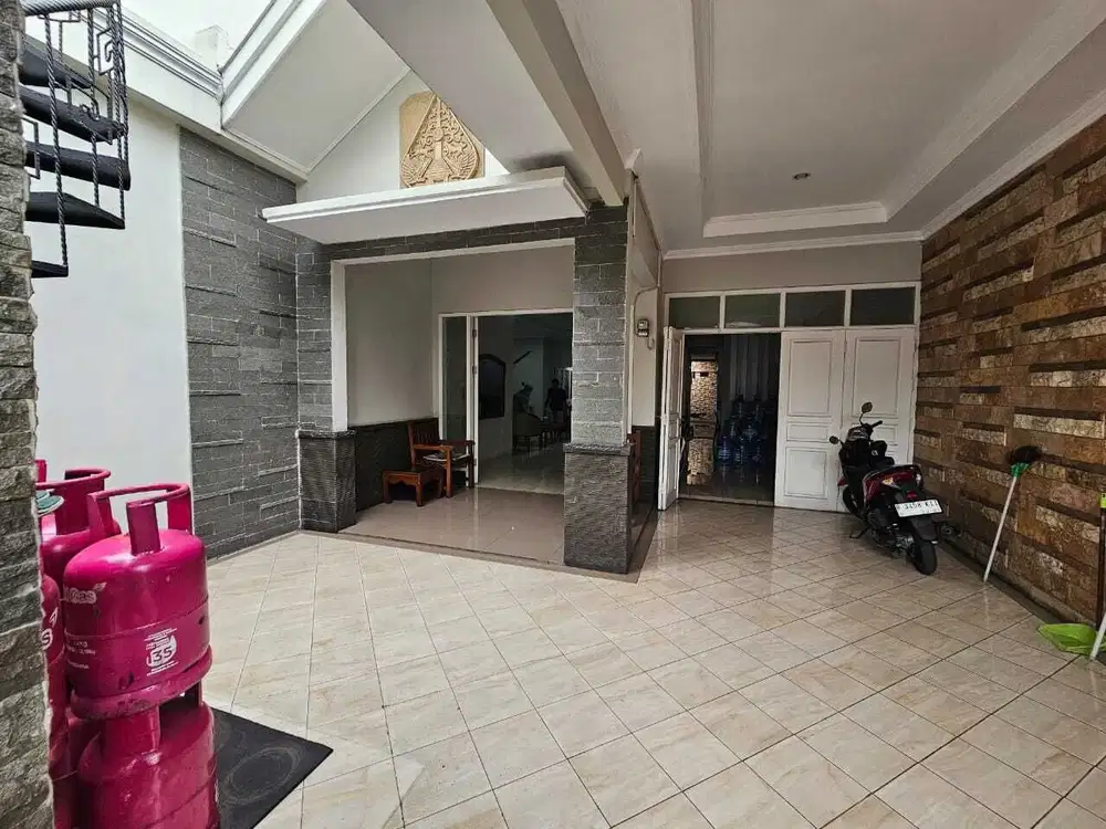 Rumah Cantik Terawat di Bulevar Hijau Harapan Indah Bekasi