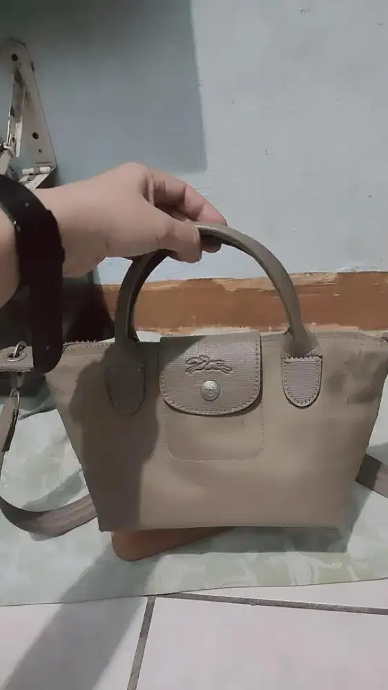 Di Jual Tas LONG CHAMP warna khaki , apa ada nya ..