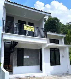 Rumah Baru 2 Lantai dekat alun-alun Kebumen