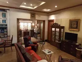 Jual rumah siap huni dan strategis.