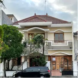 Rumah nyaman dengan banyak kamar dan kamar mandi dalam