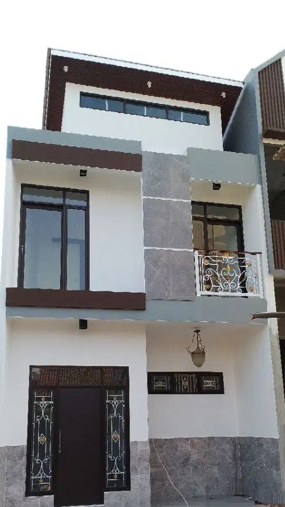 RUMAH STRATEGIS 2 LANTAI DI UTAN KAYU, MATRAMAN, JAKARTA TIMUR