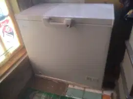Freezer tcl 210 liter